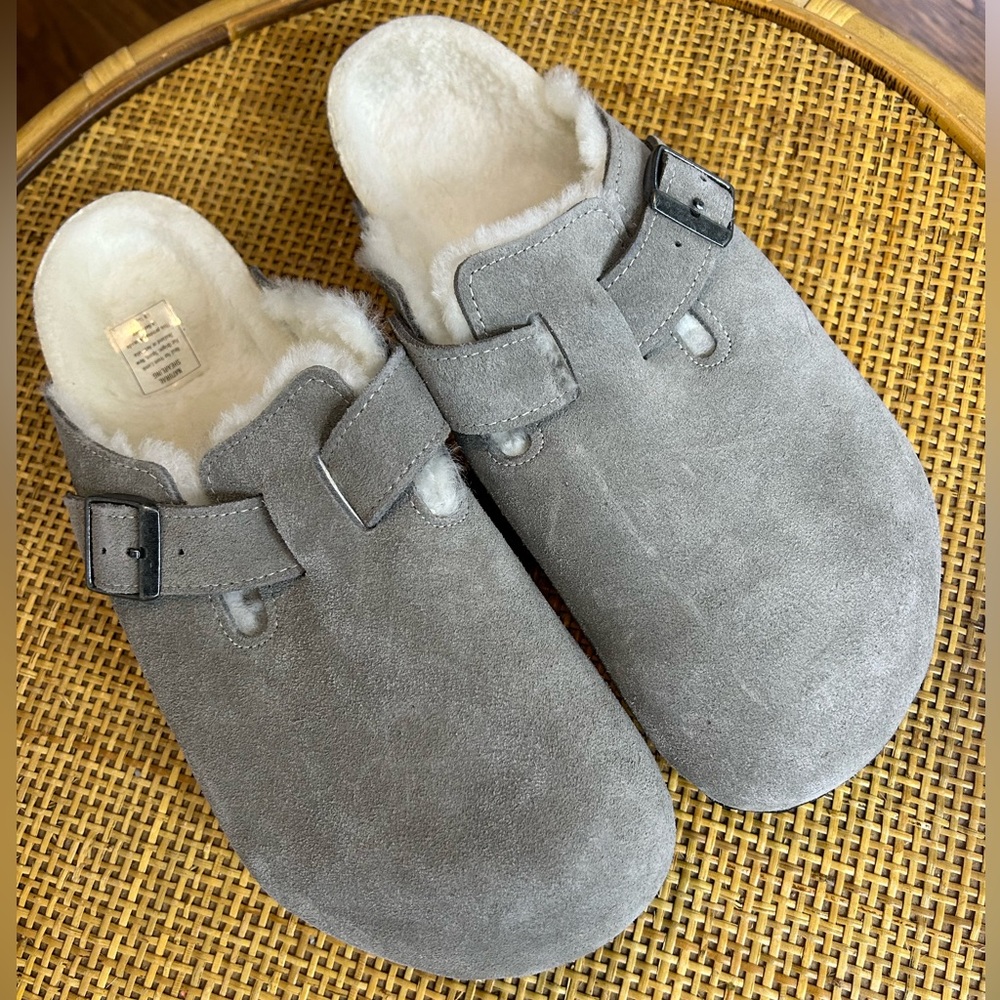 UGGS! Brands new - NEVER WORN! Men’s 11/ women’s 12.5. Boston Shearling
